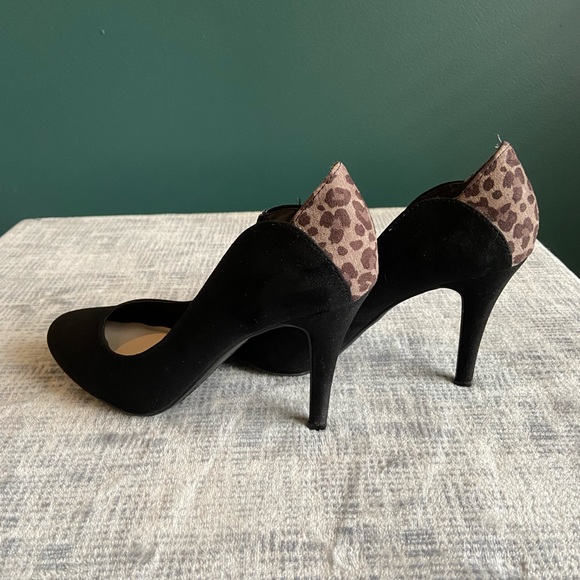 Size 7.5 Fergulicious Black pumps, faux suede - Picture 8 of 8